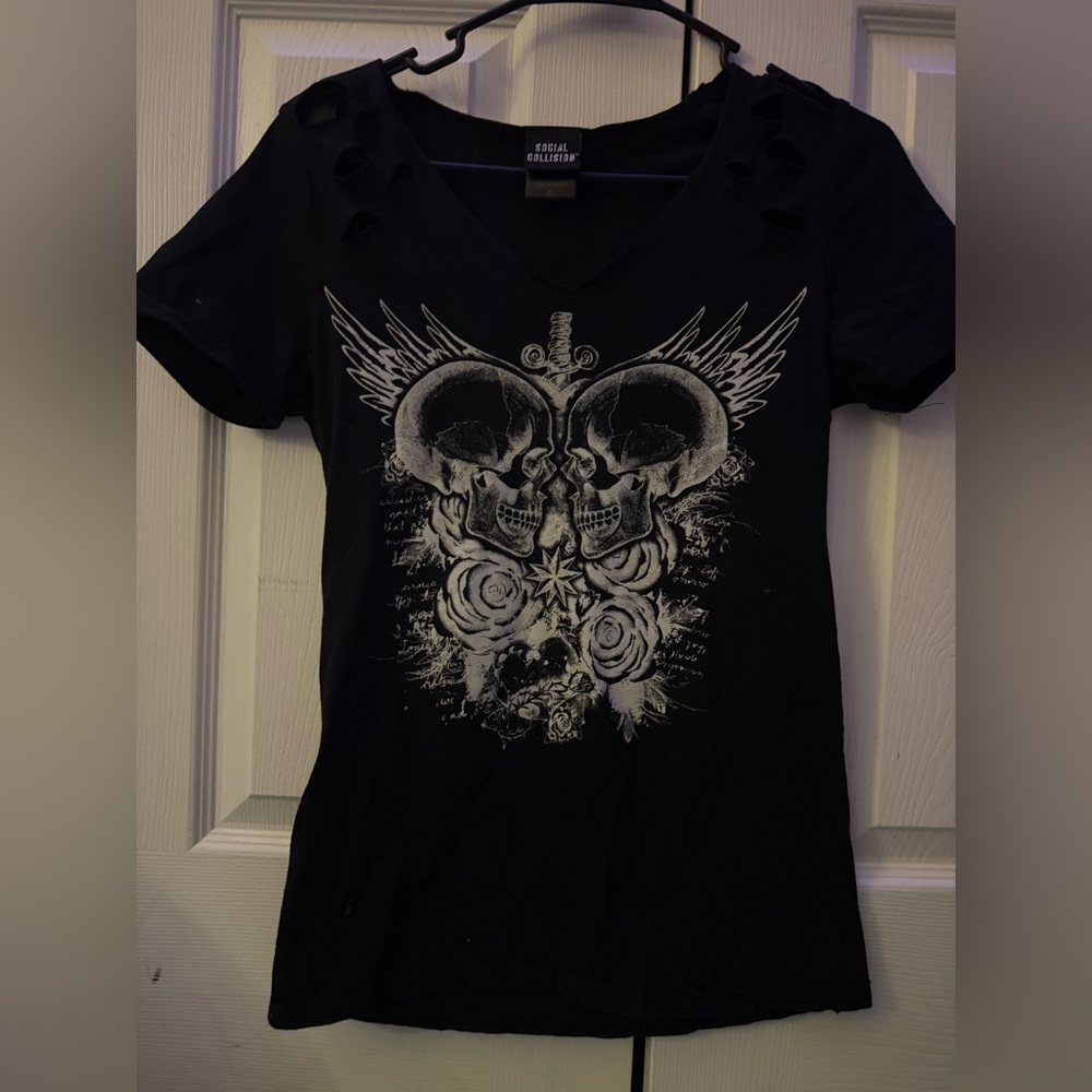 Edgy Black Skull Graphic Women's Tee